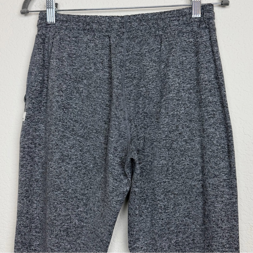 Vuori Performance DreamKnit Jogger
Pants in Heather Grey - Picture 9 of 12